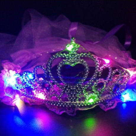 LED luminous children's crown with artificial yarn