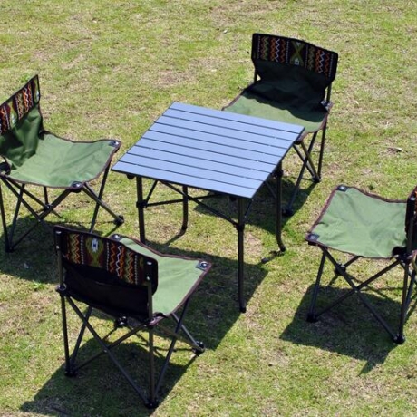 Outdoor folding tables and chairs