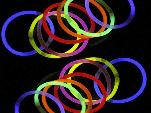 8 GLOW BRACELET COMBINED WITH CONNECTOR AND GLOW STICKS PACKED IN TUBES OF 100PCS