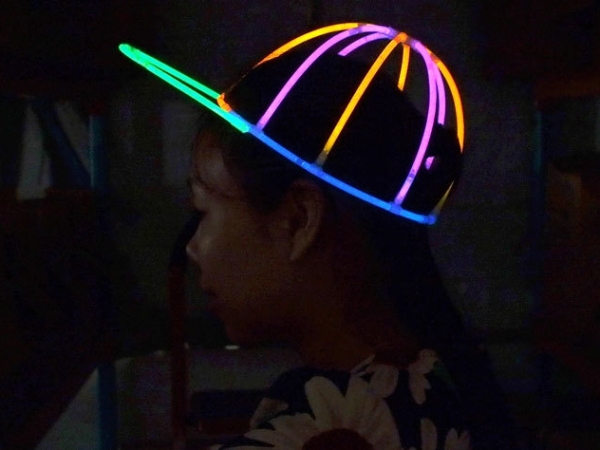 DIY assembly glow stick hat for party
