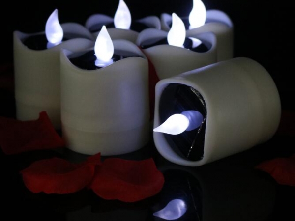Solar energy rechargeable candle