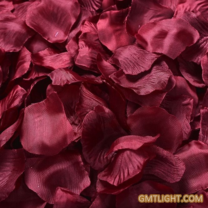 rose petals for wedding ceremony decoration
