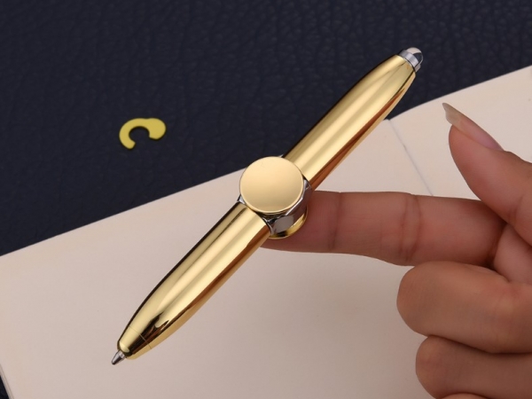 Ball point pen with LED lamp capable of rotating like a gyro top