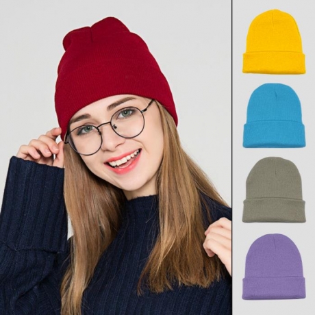 Men's and women's plain knit hats can be used as gifts for outdoor team activities
