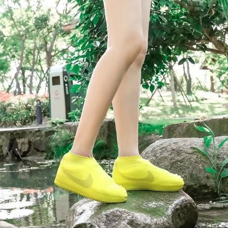 Portable safety yellow silicone waterproof shoe cover with elasticity