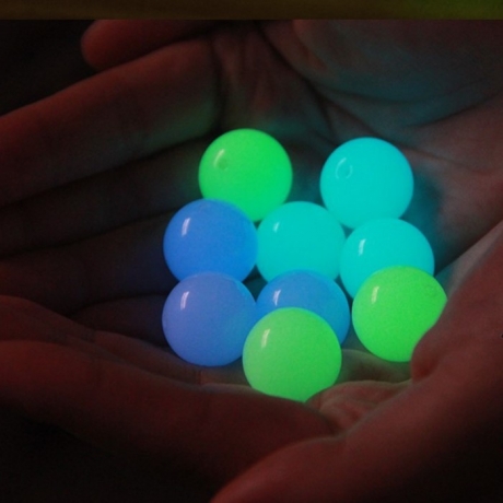 Luminous beads that can be threaded glowing in darkness as decoration