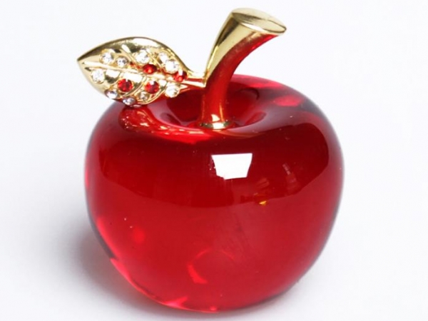 Crystal apple ornaments as gifts or decorations